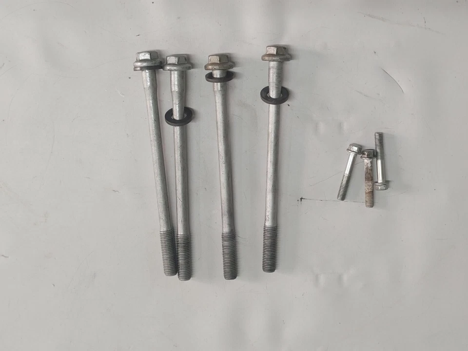 Yamaha YZ450F 2015 juego de pernos de cabeza 90105-10367-00 Foto 1 de 1