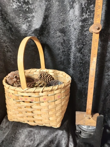 Hand Woven M.S. Caldwell Basket w/Handle 2003 Cover