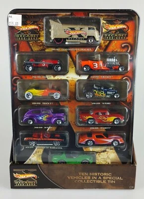 Coches de diez vehículos Hot Wheels décadas 1900-2000 en hojalata con caja de soporte Mattel 2002 Foto 1 de 4