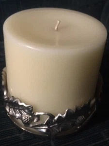 Yankee Candle Single 1 Wick Pillar Candle French Vanilla 4" x 4" 100-125 hours - Picture 1 of 3
