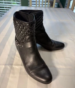 Munro Women's Black Buckle Strap 10.5 SS mid calf zipper closure - Picture 1 of 6
