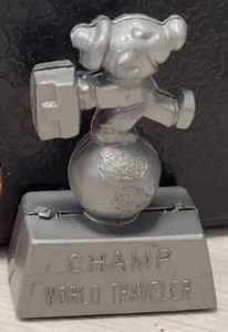 Vintage plastic Cracker Jack CHAMP WORLD TRAVELER TROPHY PRIZE TOY - Bild 1 von 5