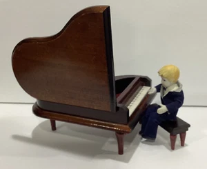 Figura masculina vintage caja de música para piano de madera taburete porcelana recital Edelweiss - Imagen 1 de 13