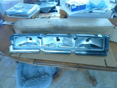 CARCASA FARO TRASERO IZQUIERDO CHEVROLET IMPALA 1974-1976 5951567 GR.2.680 NUEVO EN STOCK Foto 1 de 3