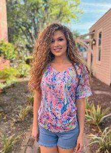 T-Shirt Pastellblau Abstrakt Blumenmuster Kurzarm V-Ausschnitt - Bild 1 von 2