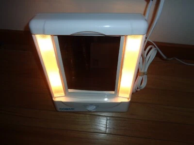 Espejo cosmético vintage con aumento bidireccional iluminado Conair modelo TM8LX Foto 1 de 4