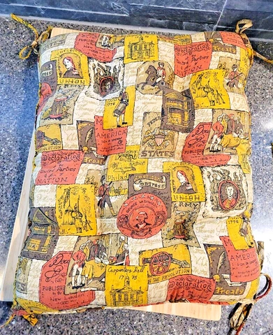 VTG 18 x 14 "Quilted Chair Back Cushion Rocking Chair Cushion w/ Ties Handmade Cover