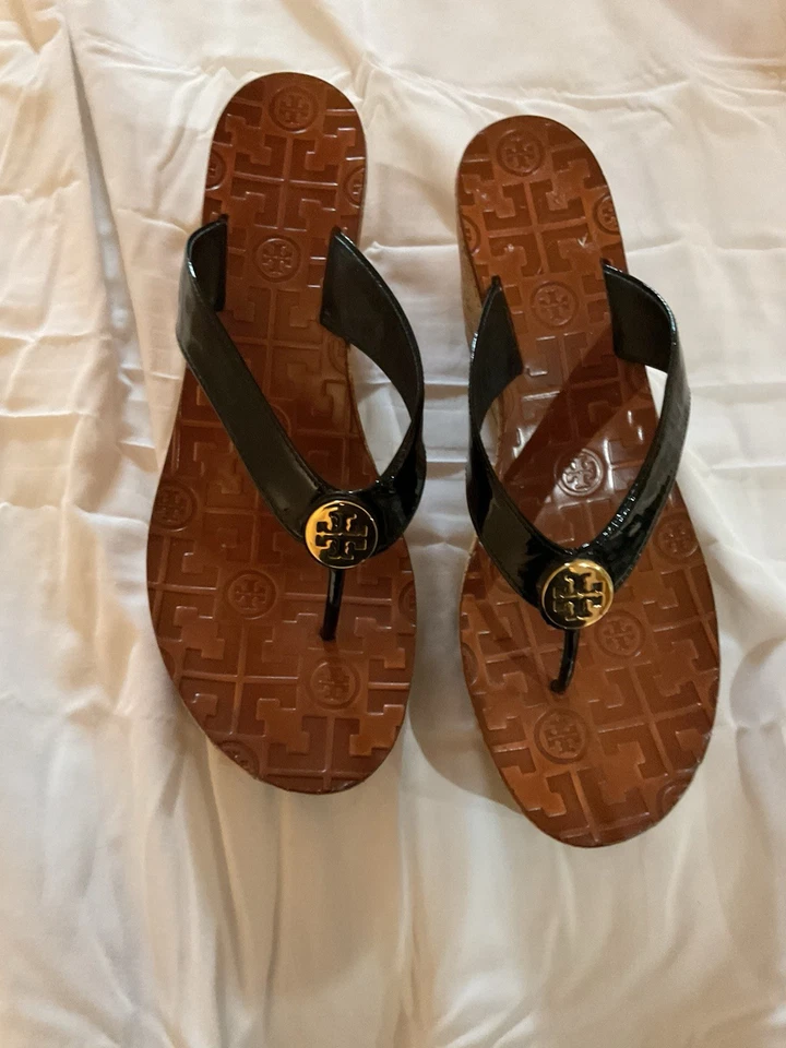 MUJER TORY BURCH THORA CORCHO CUÑA SANDALIA TANGA CUERO NEGRO TALLA 9 MEDIANO Foto 1 de 4