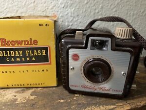 Vintage Kodak Brownie Holiday Flash No 183 Brownie Camera w/ Box & Strap