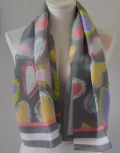 LINDA DANO De Gran Tamaño SEDA FIRMADA BUFANDA ENVOLTURA CORAZONES Gris/Multi 42" Cuadrado Enrollado - Imagen 1 de 9