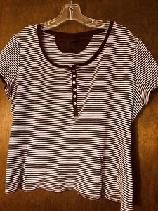 Women’s Size XL Short Sleeve Burgundy Stripe Cotton Knit Stretch 25” Chest Top - Picture 1 of 4