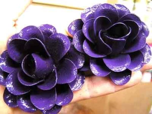 DEUX grandes roses violettes en métal, fleurs pour accents, embellissements, artisanat, art - Photo 1 sur 2