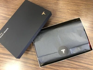 Neu im Karton Elon Musk Tesla rote kurze Shorts (gerade eingetroffen) Größe M - Bild 1 von 8