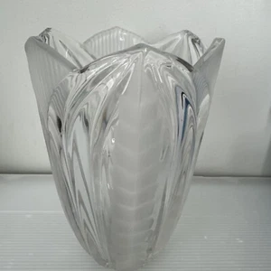 Mikasa Crystal Vase 8" Tall X 5" Wide Frosted Tulip Leaves NO Chips Clear - Picture 1 of 6