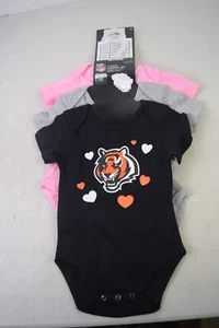 0-3 Meses NUEVO NFL CINNCINATI BENGALS 3 Piezas Body Suit Creeper Negro Rosa - Imagen 1 de 4