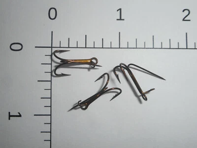 10 GANCHOS EXTERIORES MUSTAD #10 DOBLE LIMERICK CON PASADOR DE SEGURIDAD ANILLADO BRONCEADO 79041 Foto 1 de 4