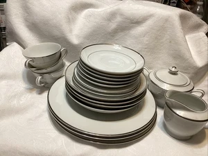 Rare Crown Royal Fontainebleau Pattern 20 Pcs - Picture 1 of 8