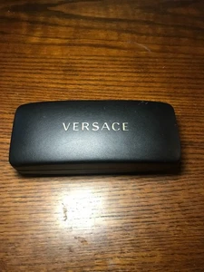 Estuche rígido para gafas de sol Versace negras. Usado Buen Estado; Bisagra Fuerte - Imagen 1 de 2