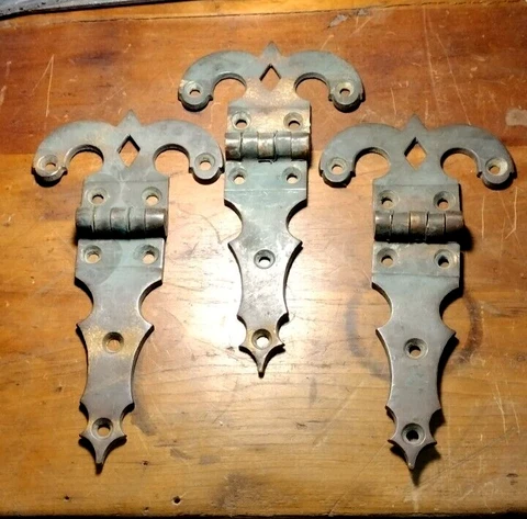 ANTIQUE BRASS (3) RAMS HEAD STRAP HINGES Cover