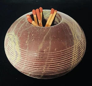 Antiguo soporte de fósforo de vidrio roscado de mármol serpentino de Cornualles Striker  - Imagen 1 de 5