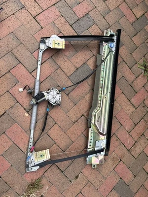 Volvo C70 1998-2004 cupé o convertible ventana derecha regulador y conjunto de motor Foto 1 de 4