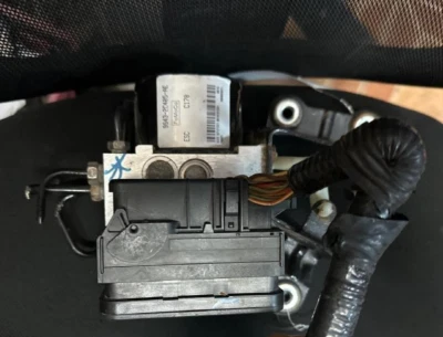Conjunto de bomba de freno antibloqueo Ford Focus (ABS) 2008-2009 OEM... Foto 1 de 2