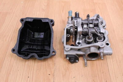 Can-Am Outlander 650 2009 culata trasera con balancines y válvulas de leva  Foto 1 de 4