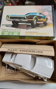 AMT Boxed 1:25 1968 Oldsmobile Toronado Model Kit No 6938-200 - Picture 1 of 11