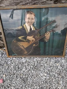 Cornice antica enorme foto musicisti uomo con arpa chitarra RARA con firma - Foto 1 di 7