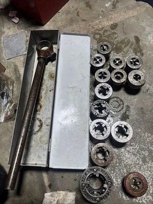 Rigid 00-R Handle And Toledo Threader Dies (14 Dies 1/8 To 1-1/4) Pipe Tap 2inch - Image 1 of 4