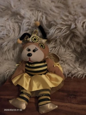 Beanie Kids Collectables - Queenie The Bee Bear - 8.06.10 - No Tag. - image 1 of 4