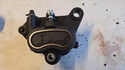 Pinza de freno trasera Harley-Davidson Fat Boy S Softail FLSTFBS Heritage 15-17 OEM Foto 1 de 4