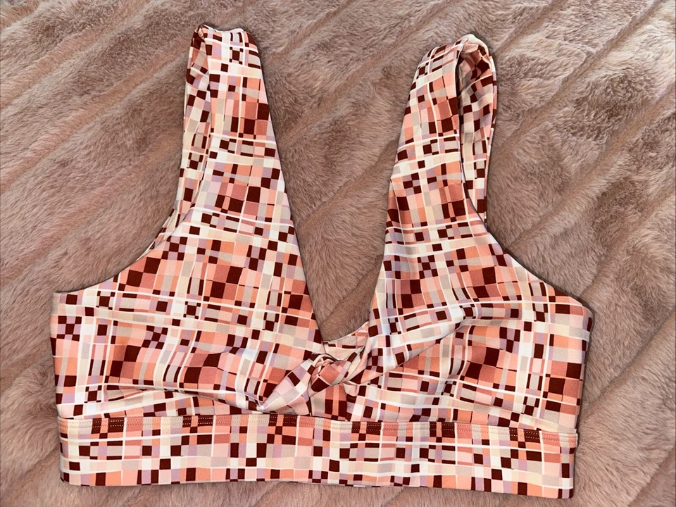 Sujetador deportivo acolchado L*Space Active Do The Twist Keyhold talla M Foto 1 de 4