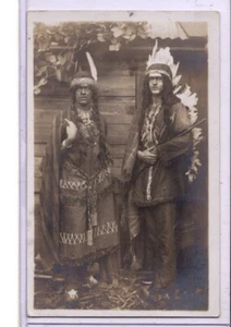 Foto postal real RPPC - Mujer y hombre caucásico como nativos americanos - Imagen 1 de 2