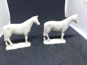 Vintage Rare Pair of white Horses Farm Animal Toy Figurine with Stand - Bild 1 von 9