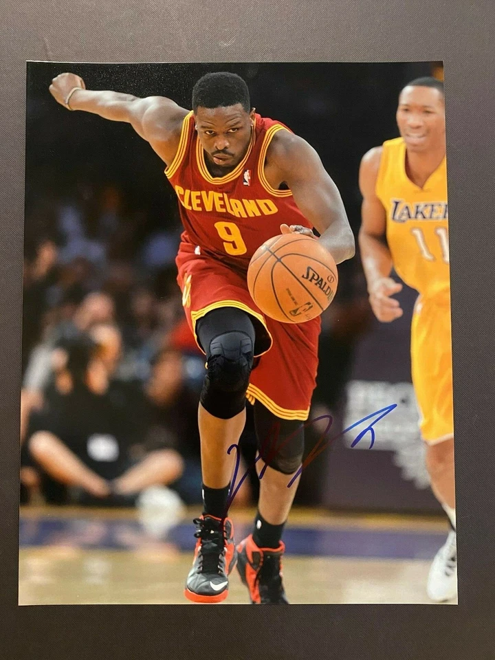 Luol Deng Signed 11x14 Photo Auto Cleveland Cavaliers Cavs Duke Autograph COA - Image 1 of 1