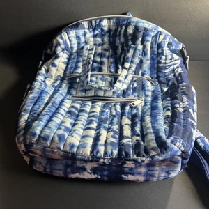 MOCHILA TIE DYE AZUL Y BLANCO HOMBROS ACOLCHADOS Y BOLSILLOS CON CREMALLERA - Imagen 1 de 15
