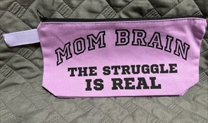 Tasche mit Reißverschluss in Reisegröße. "Mom Brain" Farbe ist lavendel/schwarz 10x5x2 - Bild 1 von 3
