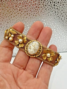 Gorgeous Vintage Florenza Gold Tone Mesh Cameo & Floral Faux Pearl Bracelet - Imagen 1 de 5