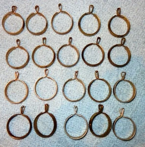 20 anillos de cortina de café de metal usados para varilla de 3/4" o tono dorado más pequeño - Imagen 1 de 3