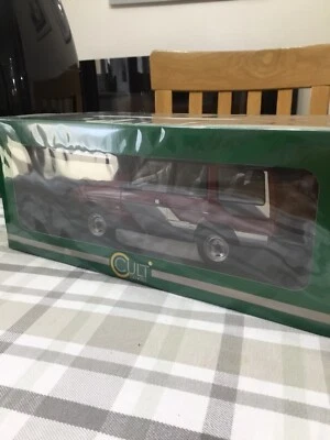 Культовые модели масштаб 1:18 модель автомобиля 1989 Land Rover Discovery MK1 в белом  - Изображение 1 из 2