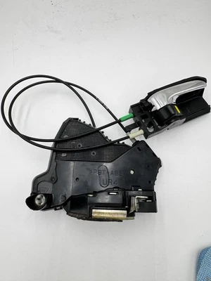 Actuador de cierre de cerradura de puerta delantera derecha Toyota Corolla 2003-08 con manija interior Foto 1 de 4