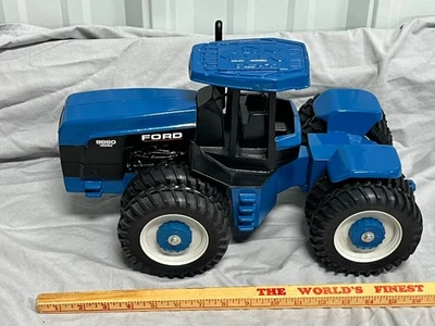 Ford Versátil 9880 4WD Modelos em Escala de Trator 1:16 PESADO Diecast Novo Na Caixa Peças Expo - Imagem 1 de 4