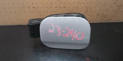 14 15 16 HYUNDAI GENESIS SEDÁN PUERTA DE LLENADO DE COMBUSTIBLE PLATEADA OEM 96510-B1000 Foto 1 de 4