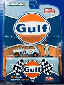 1/64 GREENLIGHT MIJO 1967 AUSTIN MINI COOPER S 1275 #21 MK1 GULF OIL & FIGURINE - Picture 1 of 2