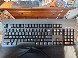 WYSE ENGLISH USB CORDED BLACK KEYBORD KU-8933, NEW OPEN BOX. - Picture 1 of 3