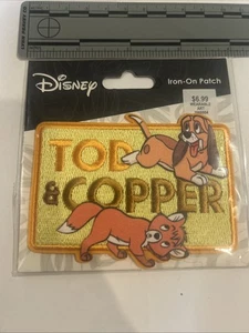 Selten Disney Tod & Kupfer bestickt Bügelbild Patch neu versiegelt Fox And The Hound - Bild 1 von 2