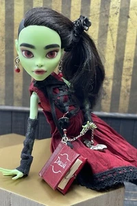 Bambola artistica personalizzata OOAK Venus McFlytrap Monster High ridipinta Dracula Contessa - Foto 1 di 10