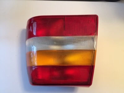 SAAB 9000 1986 - 1992 右尾灯镜头 Hella #95 18 903 全新无标签原始设备制造商 — 第 1/2 张图片