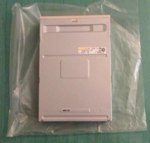 TEAC 3.5" Internal Floppy Disk Drive - Model FD-235HF, Part 193077C2-91 - NOS! - Afbeelding 1 van 7
